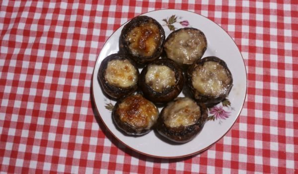 Вкусни пълнени печурки