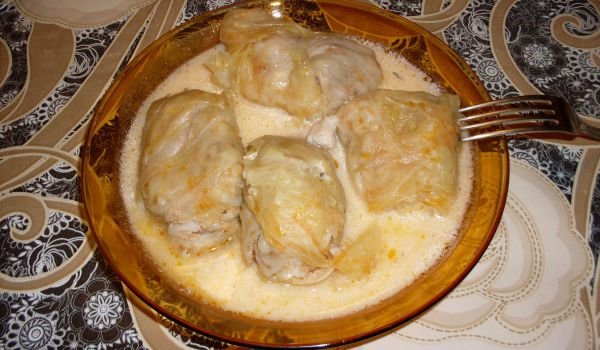 Вкусни сарми с бял сос