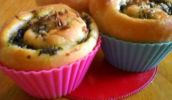 Вкусни солени кифлички със спанак