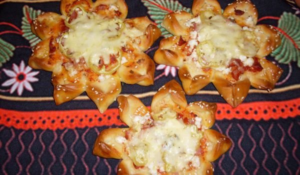 Вкусни цветчета със сирене и филе