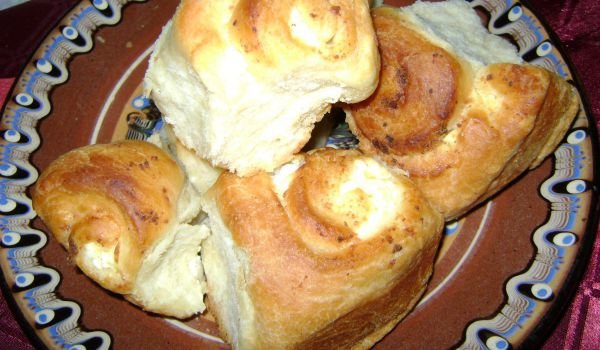 Вкусни тутманичета с яйце и сирене