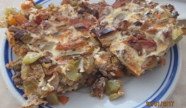 Вкусни зеленчуци на фурна с пилешко месо и киноа