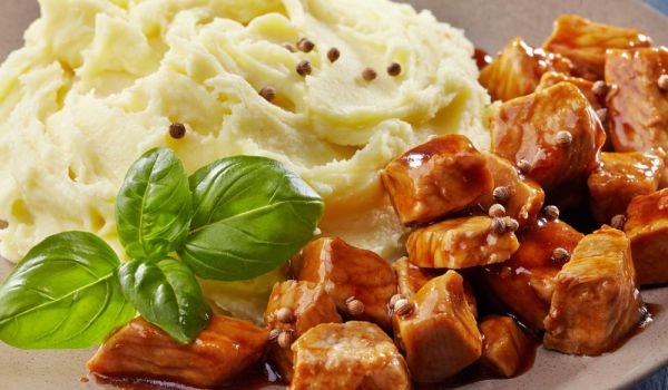 Вкусно готвено със свинско