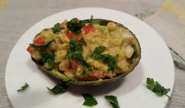 Вкусно гуакамоле с домати