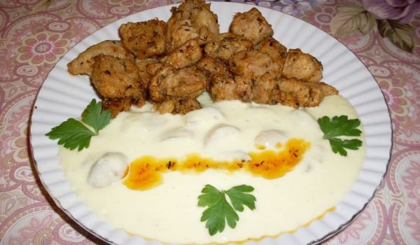 Вкусно месце с богат гъбен сос