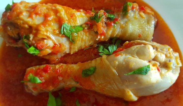 Вкусно пиле с червени чушки и бира