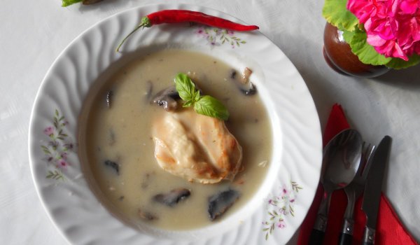 Вкусно пилешко филе с гъбен сос