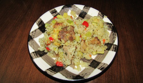 Вкусно свинско с тиквички, моркови и ориз