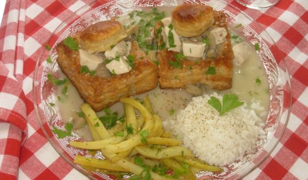 Воловани с пилешко рагу