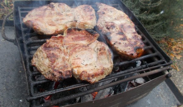 Вратни пържоли с горчица на барбекю