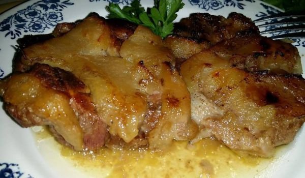 Вратни пържоли с ябълки