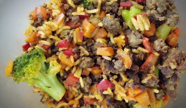 Задушена конска кайма с чушки, моркови и броколи