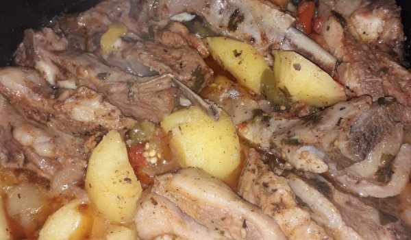 Задушени агнешки ребърца