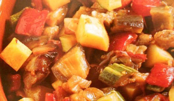 Задушени чушки с картофи