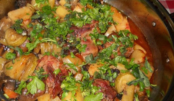 Задушени джоланчета със зеленчуци и гъби