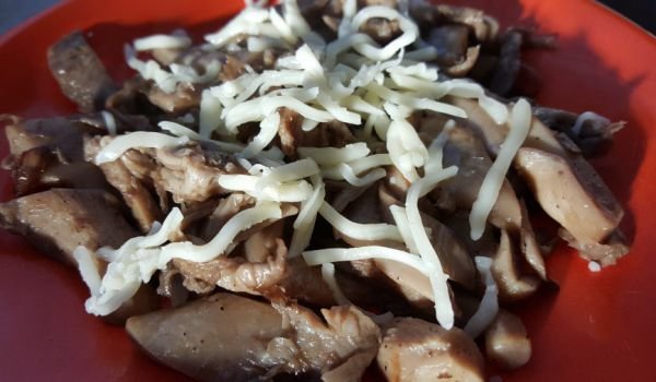 Задушени гъби кладница с моцарела