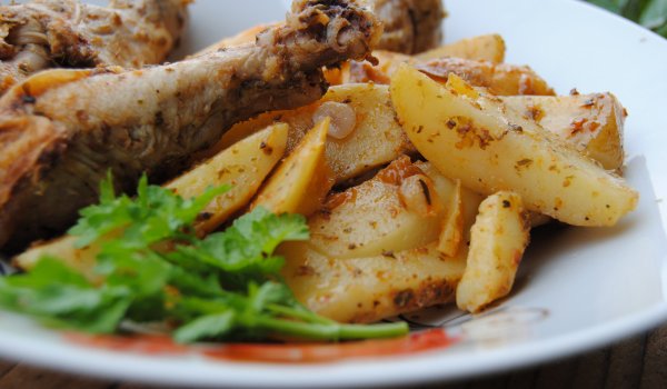 Задушени картофки и парти бутчета в плик за печене