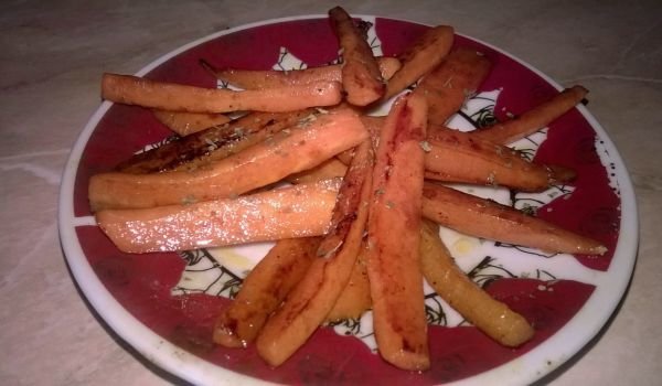 Задушени моркови с масло