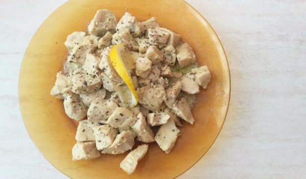 Задушени пилешки хапки с риган