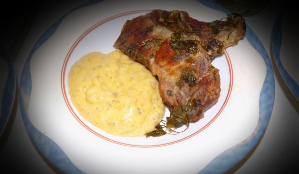 Задушени свински пържоли с пюре