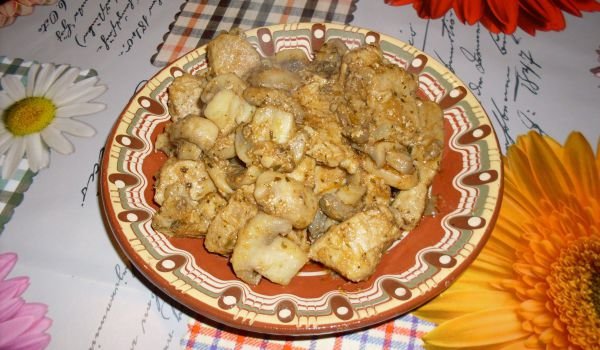 Задушено свинско с мариновани гъби