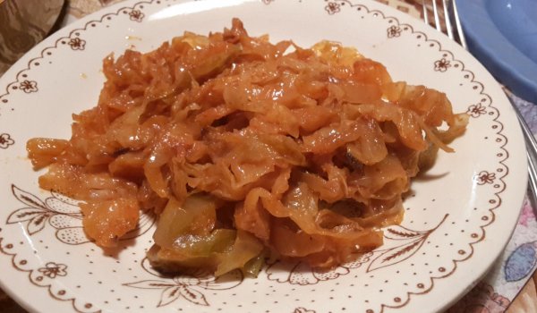 Задушено зеле в гювеч