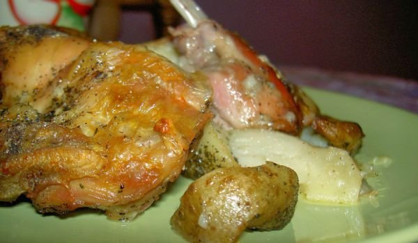Заек на фурна с пресни картофи