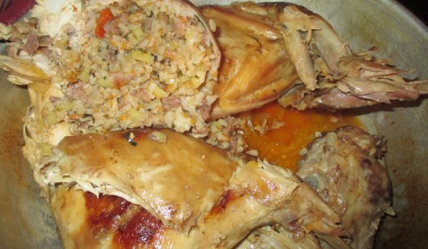 Заек с плънка от дреболии, ориз и картофи