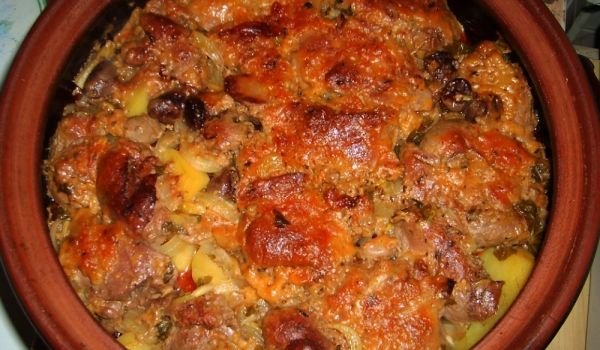 Заешко месо с дроб в гювеч