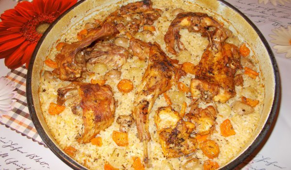 Заешко с гъби, моркови, арпаджик и ориз на фурна