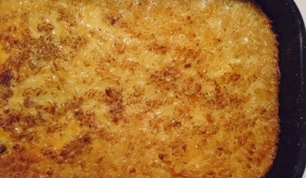 Захарни макарони на фурна с ябълки