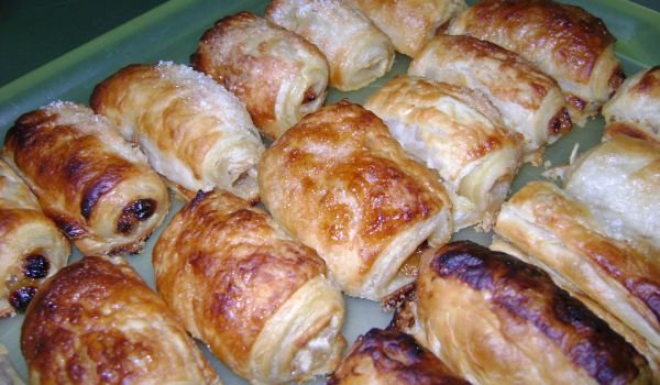 Захаросани бутерки с ябълки и канела