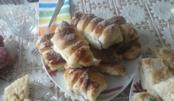 Захаросани кифлички