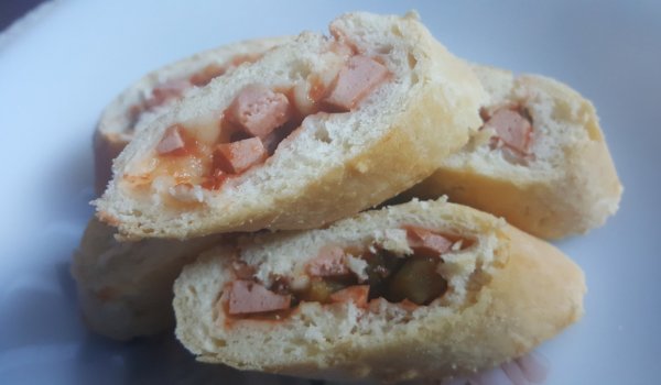 Закуска с кренвирш и кисели краставички