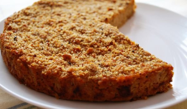 Закуска с мюсли, пълнозърнест хляб и плодове
