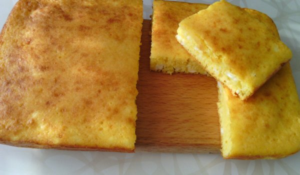 Закуска с царевичен грис, брашно, сирене и кашкавал