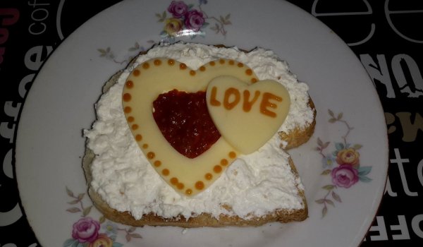 Закуска сандвичи LOVE