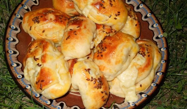Закуски с ементал и ленено семе