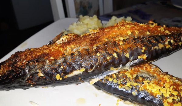 Запечена скумрия с хрупкава коричка