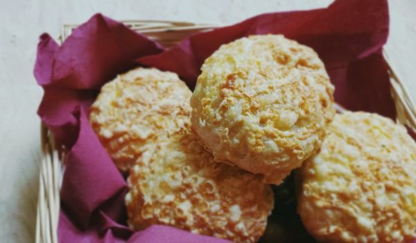 Запечени баварски бухти с кашкавал (Дампфнудел)