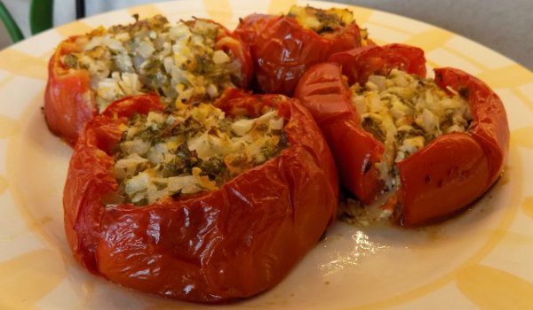 Запечени домати със сирене и лук