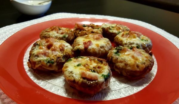 Запечени гъби с бекон и кашкавал