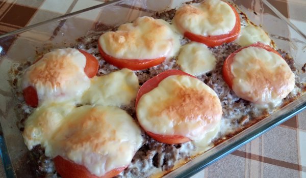 Запечени картофи с кайма, домати и моцарела