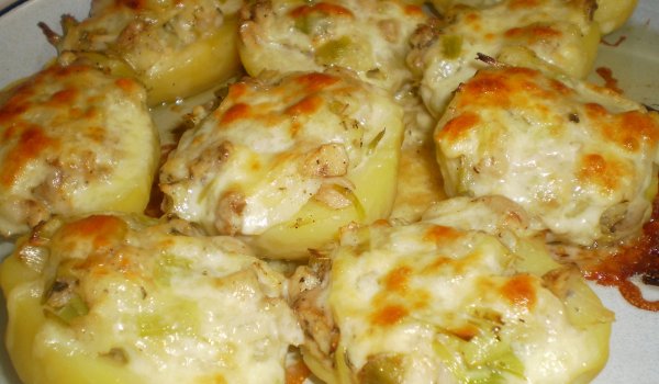 Запечени картофи с плънка от гъби и праз
