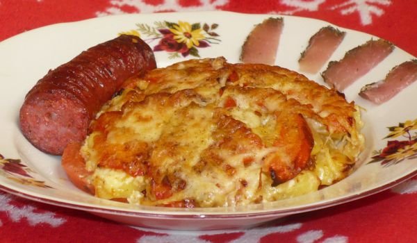Запечени картофки с домати