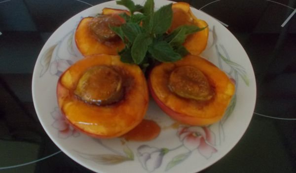Запечени праскови със смокини