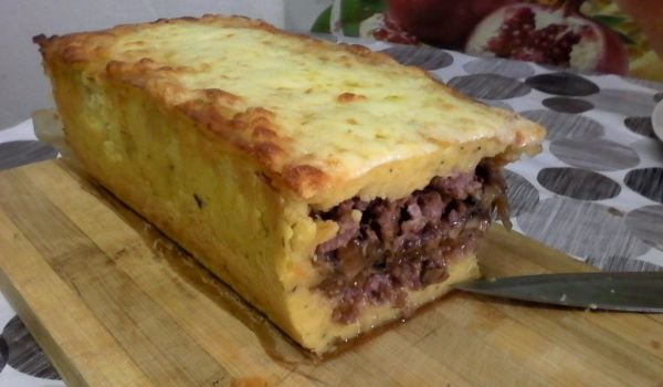 Запечено картофено пюре с пълнеж