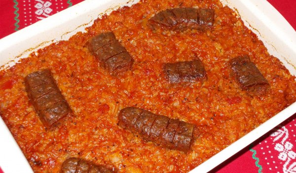 Запечено прясно зеле с домашна луканка