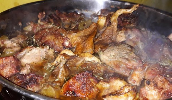 Запечено свинско с гъби кладница