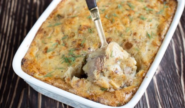 Запечено зеле с кисело мляко и ябълки